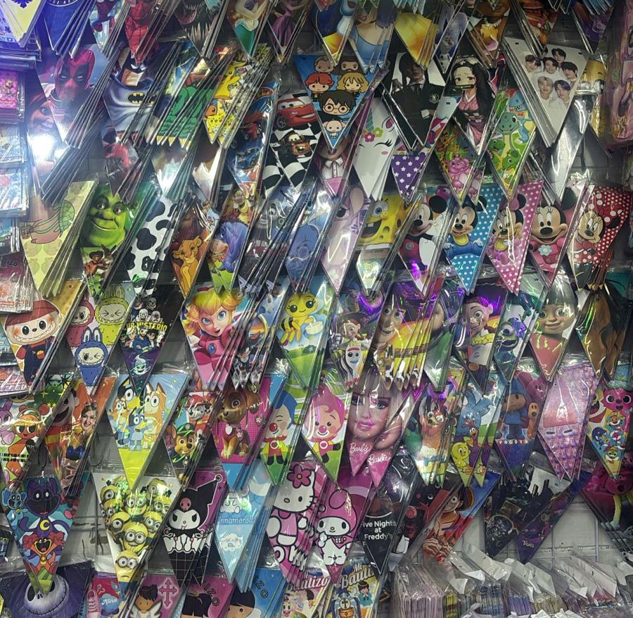 BANDERIN PERSONAJES